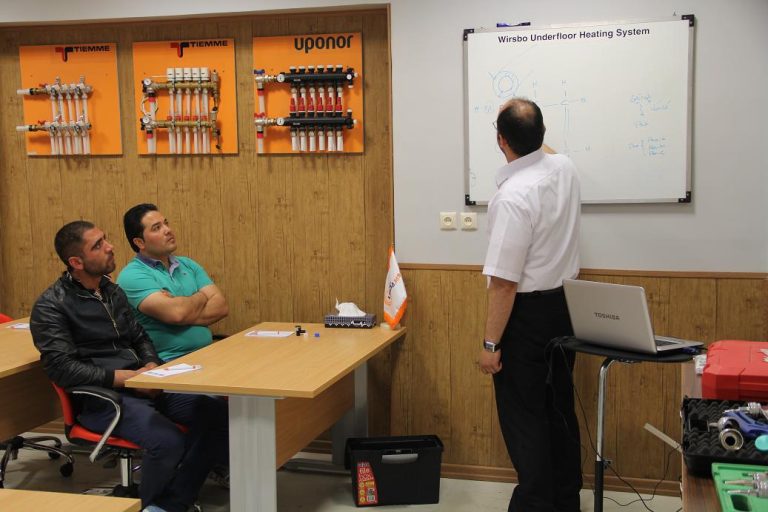 برگزاری کلاسهای آموزشی در شرکت سوپرپکس